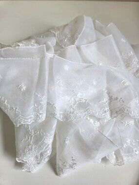 Vtg White Floral Embroidered Lace Trim Fabric 4 Inches Wide 7 Yards (253 inches)